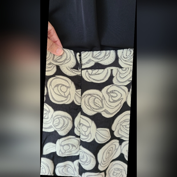 Woman's Skirt Rose Design - Picture 5 of 5